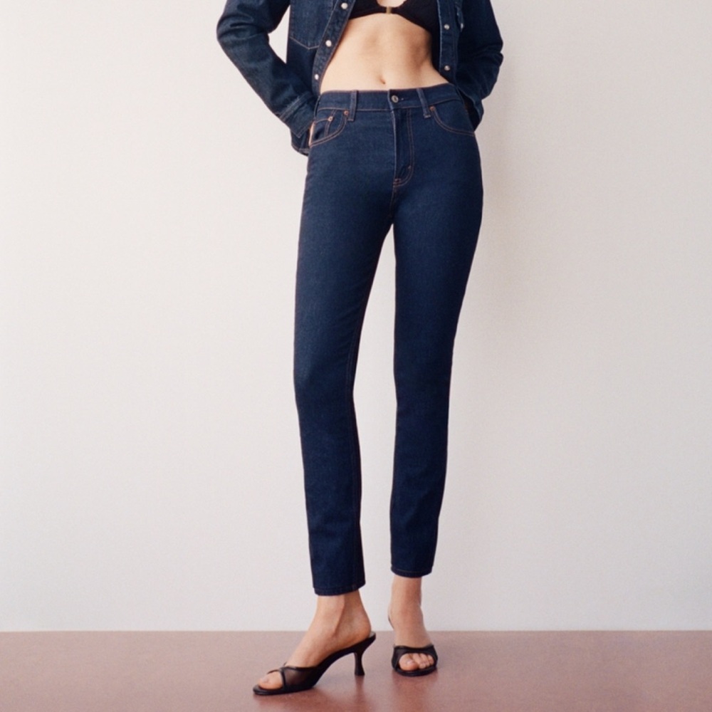 Abercrombie & Fitch - The Skinny - High Rise - Curve Love - Dark Blue Jeans